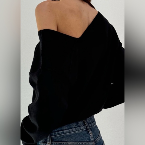 Line & Dot FAVORITE OFF SHOULDER SWEATER - Picture 4 of 11